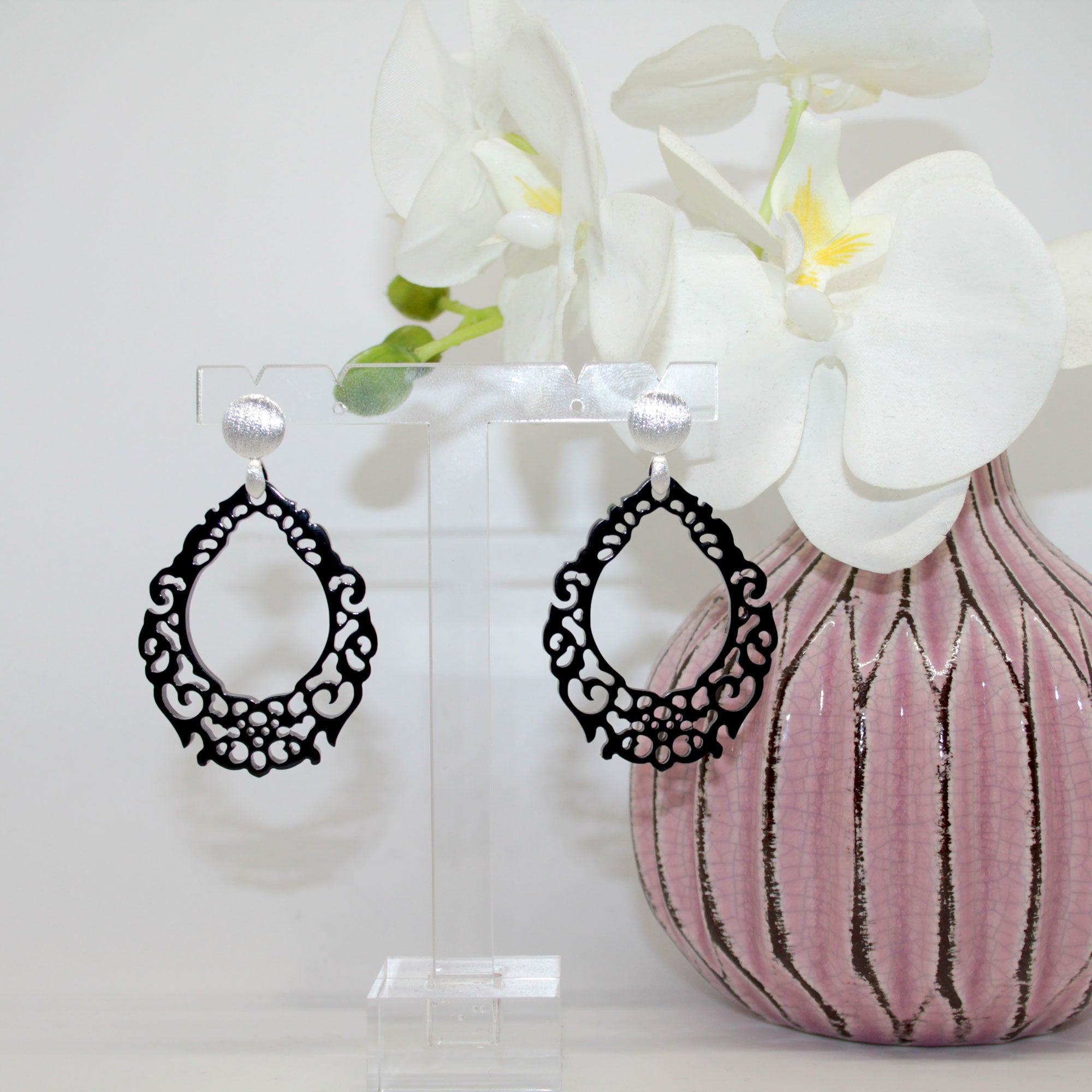 Hornohrring Blumentropfen Schwarz