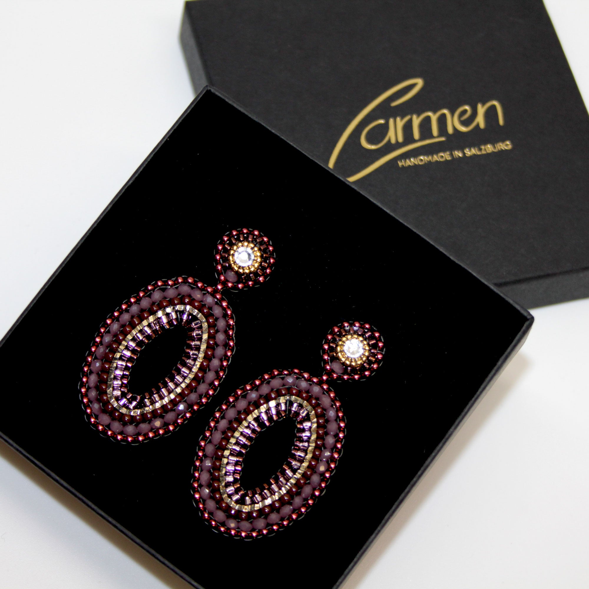 handgefertigter Oval chic Ohrring in Burgundy