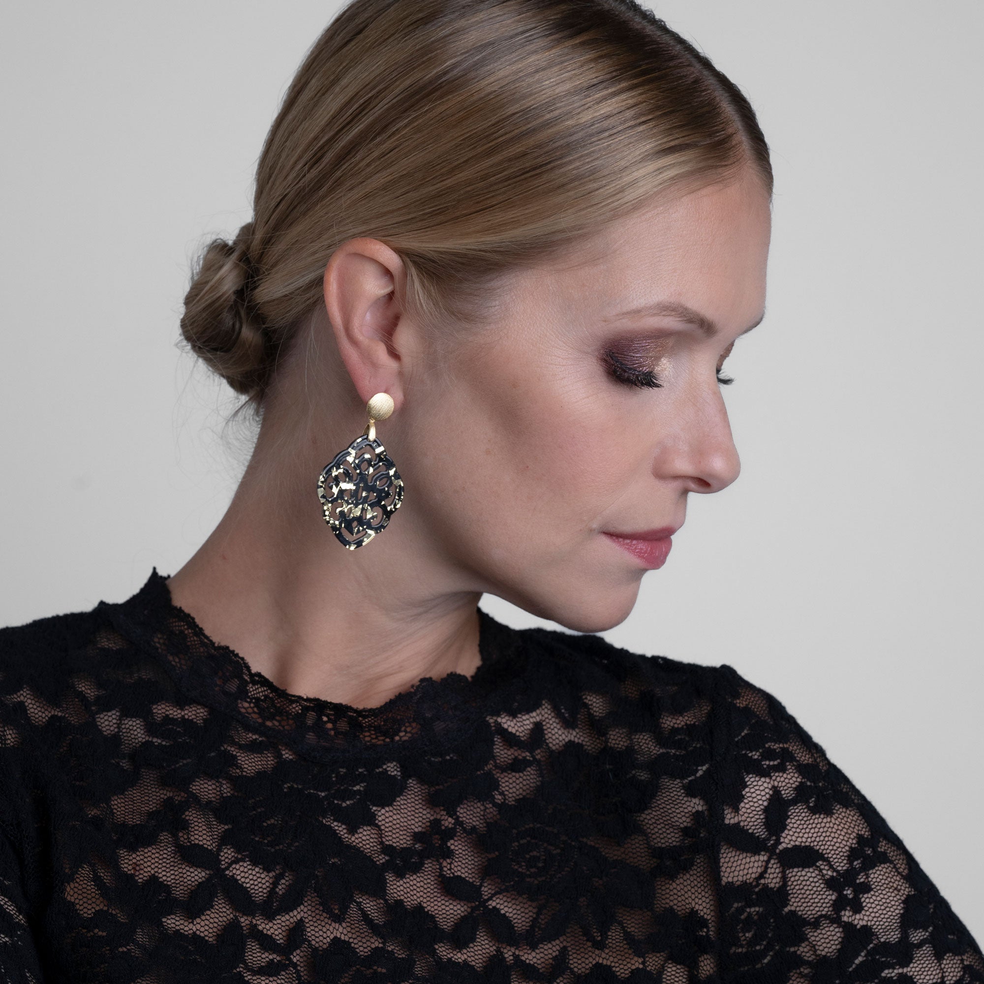 Jona Black Gold Ohrring