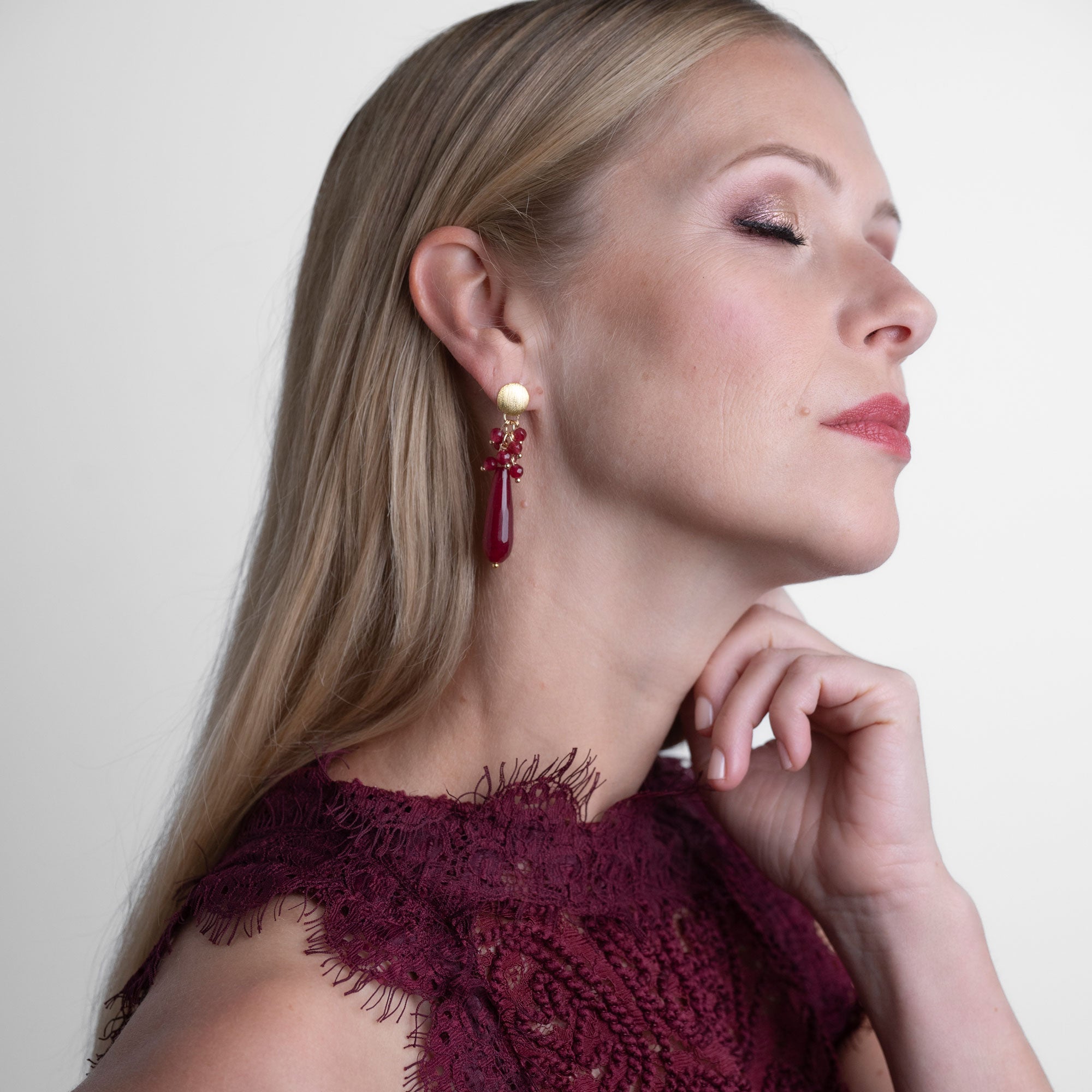 Variety Star Jade Burgundy Ohrring handgefertigt