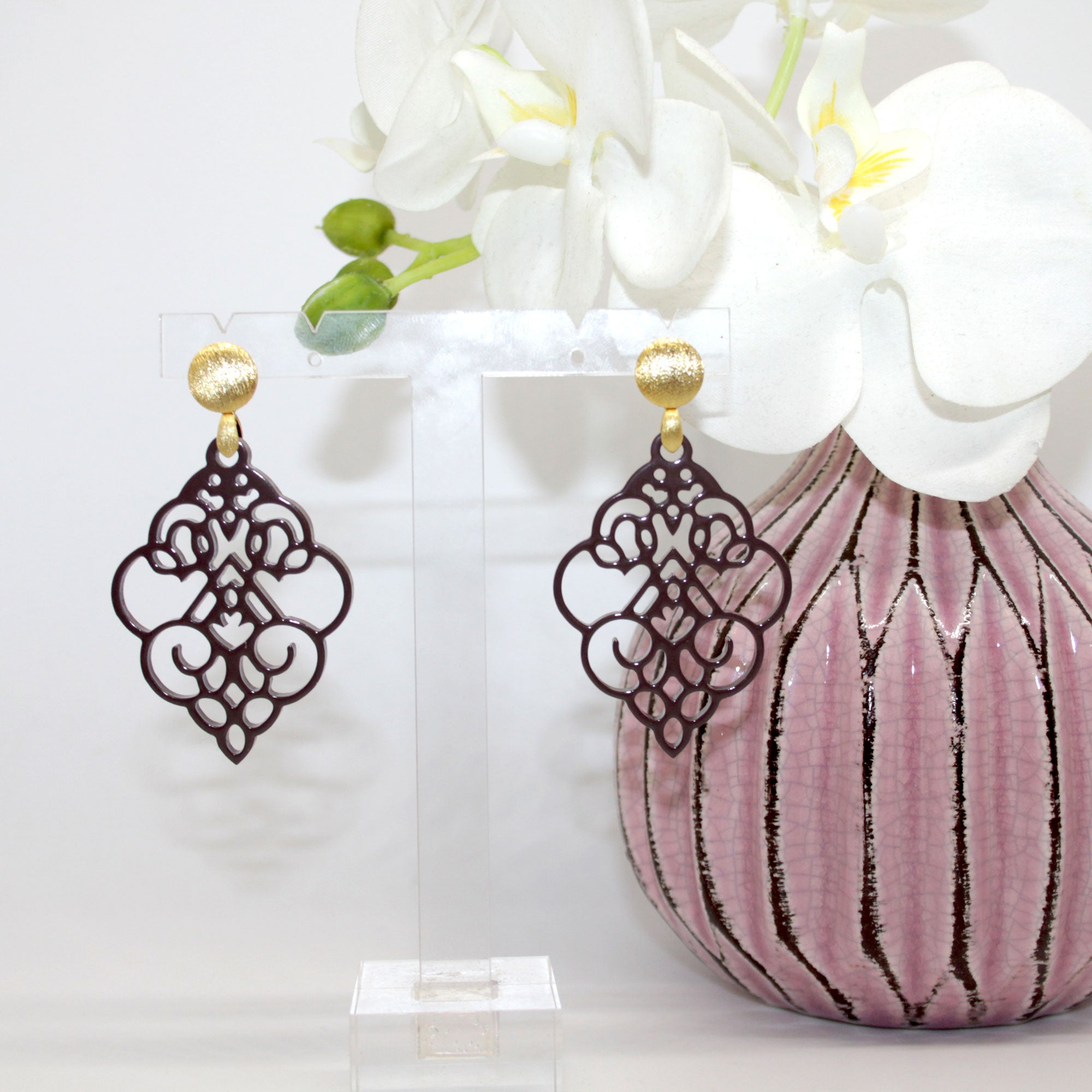 Hornohrringe elegante Lilie Braun