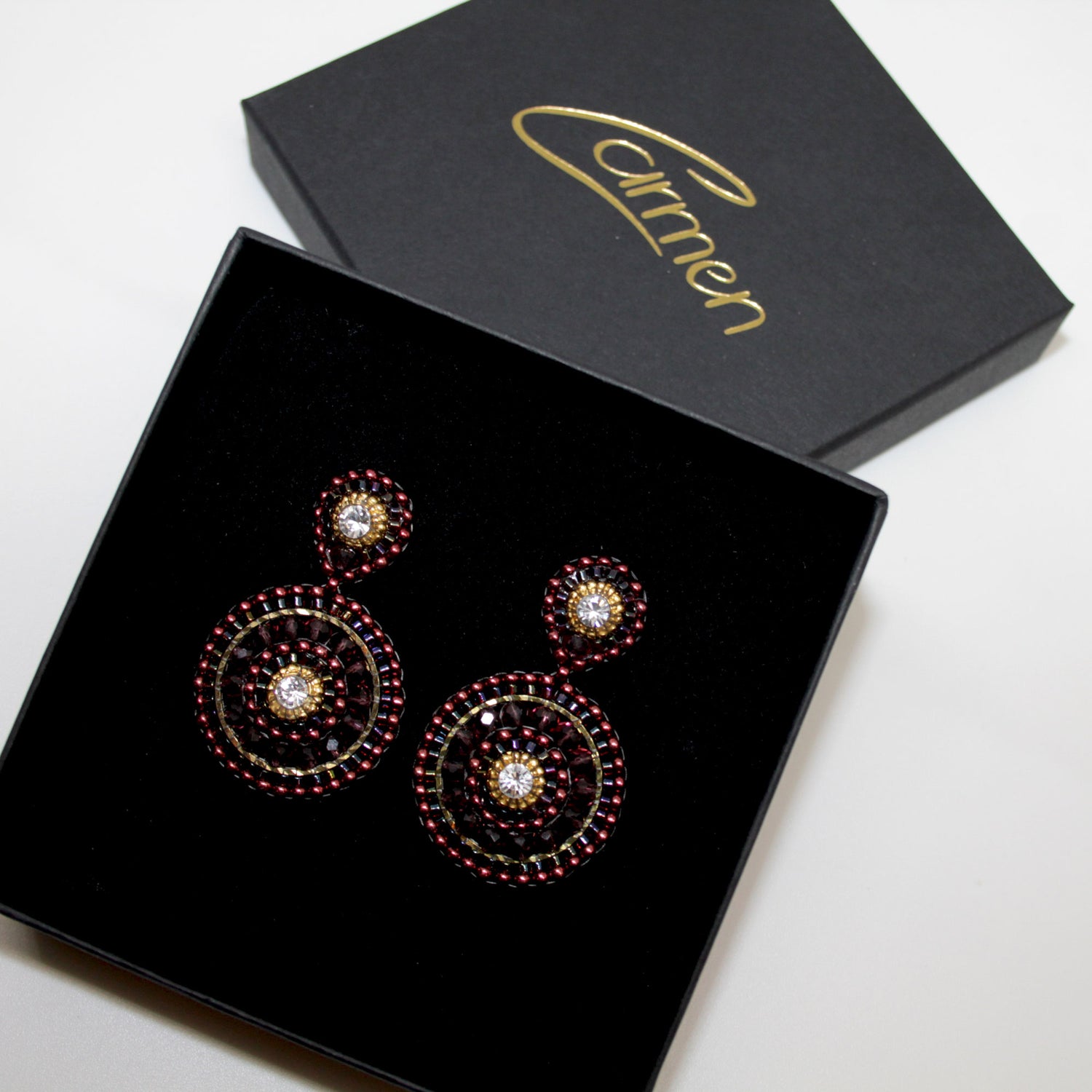 Roundup Girl Burgundy Ohrring handgefertigt in Österreich