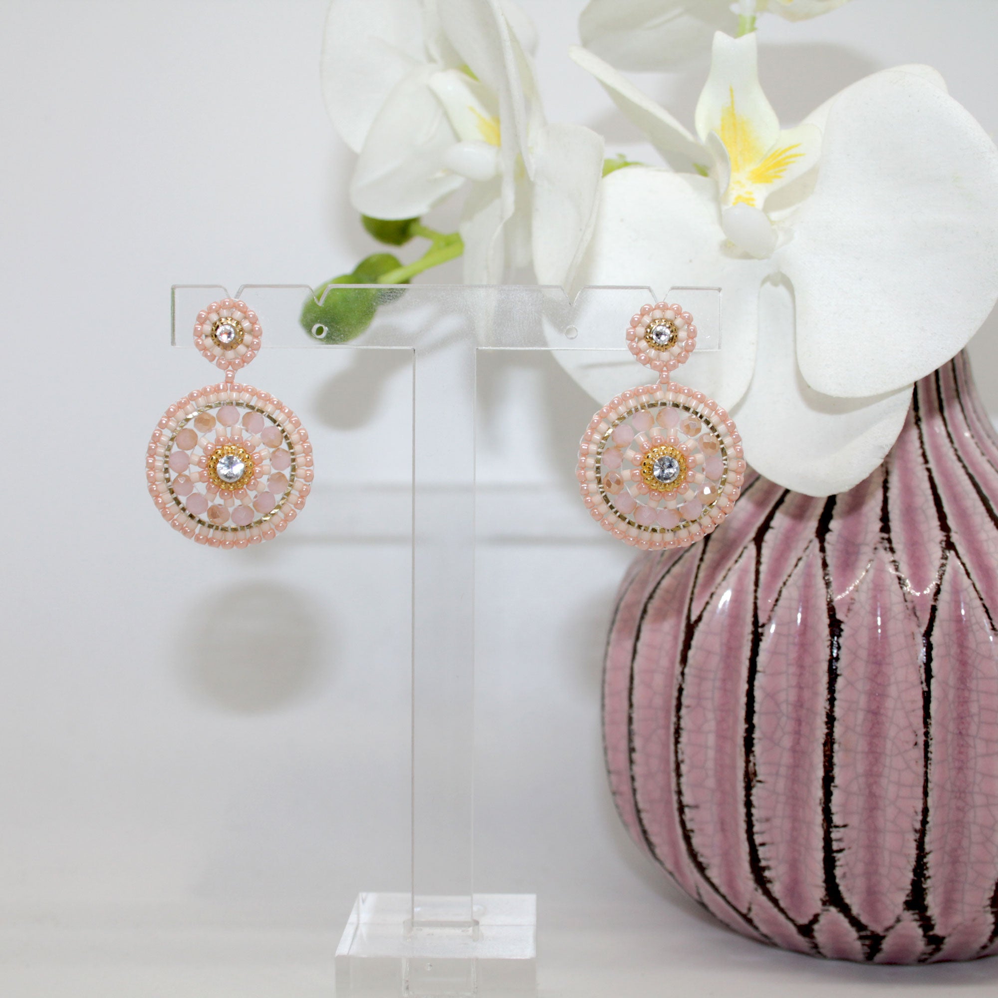 Roundup Girl Peach gold Ohrring handgefertigt in Österreich