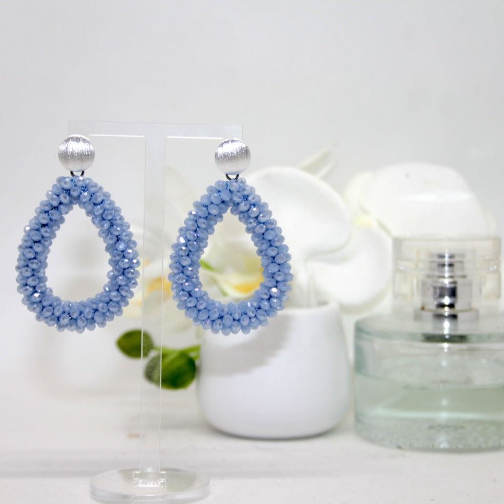 Glitzertropfen eisblau Ohrring