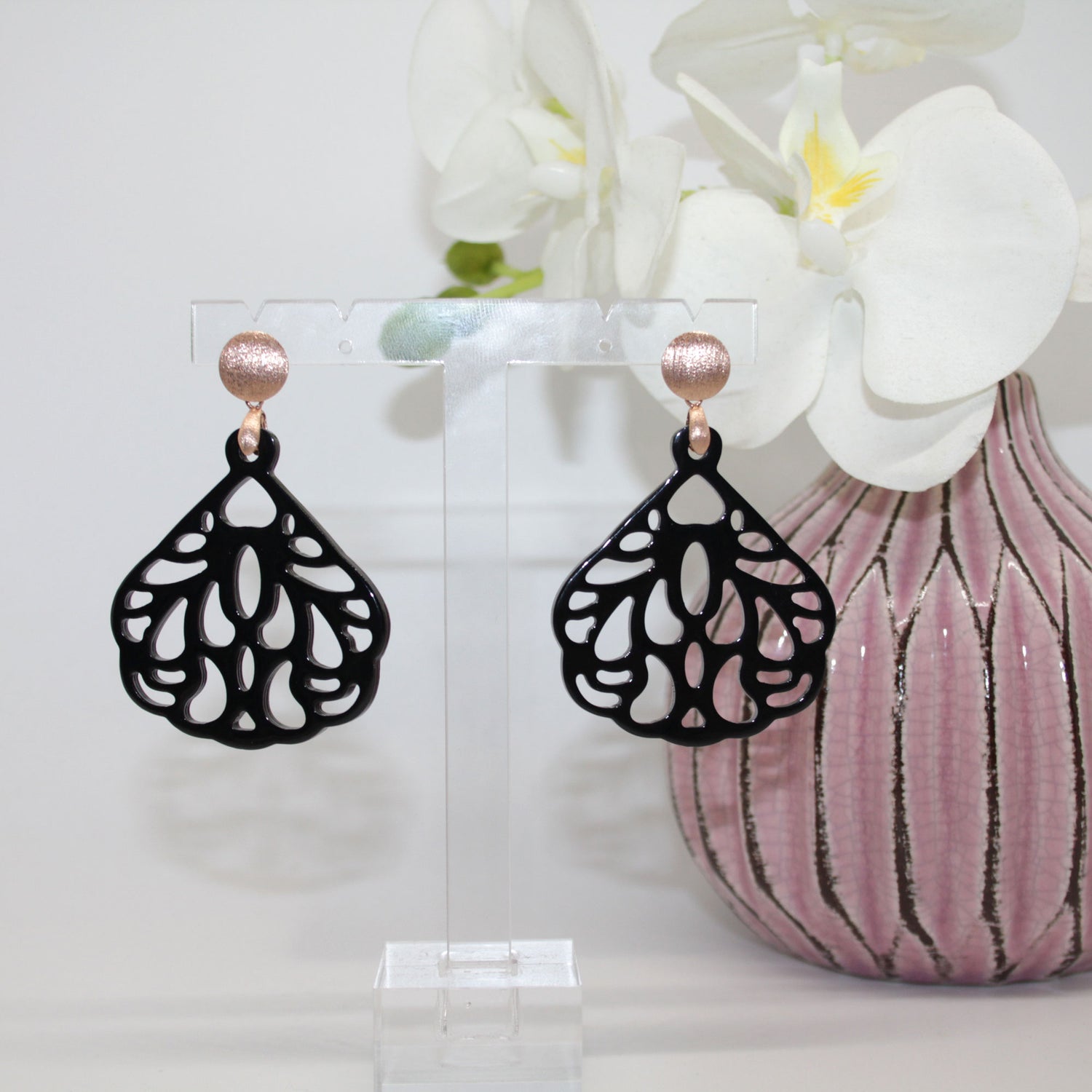 Anissa Schwarz Hornohrring