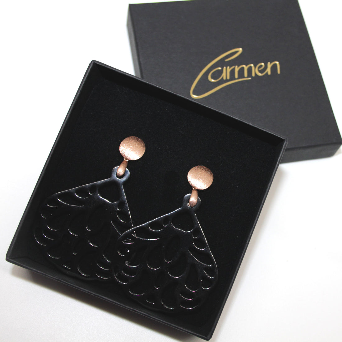 Anissa Schwarz Hornohrring