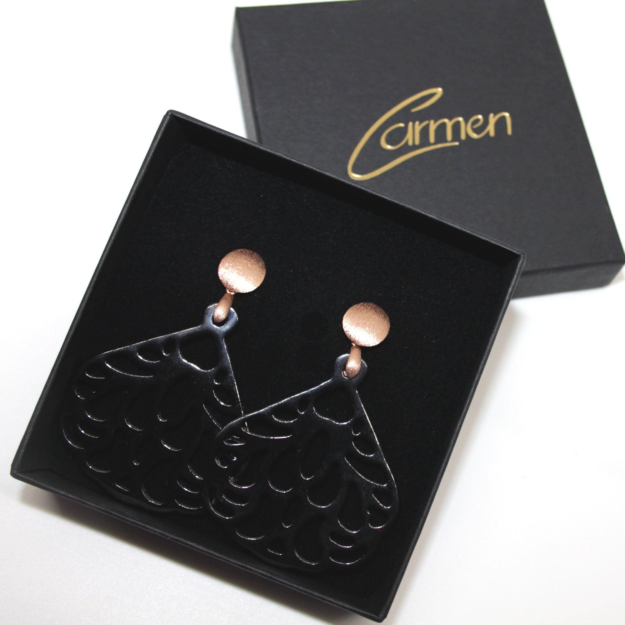 Anissa Schwarz Hornohrring