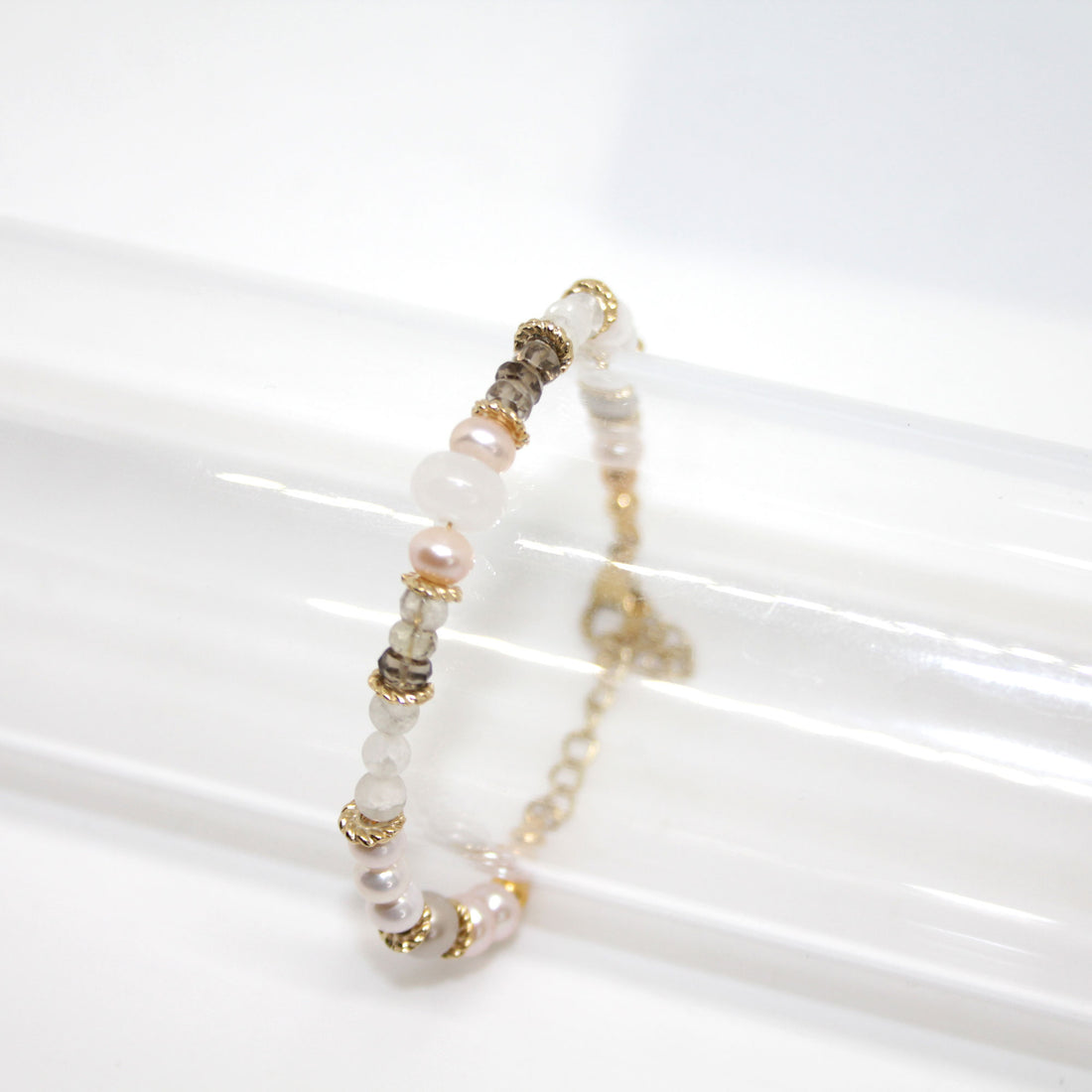 Edelsteinarmband Jade, Süsswasserperle und Rauchquarz handgefertigt in Österreich