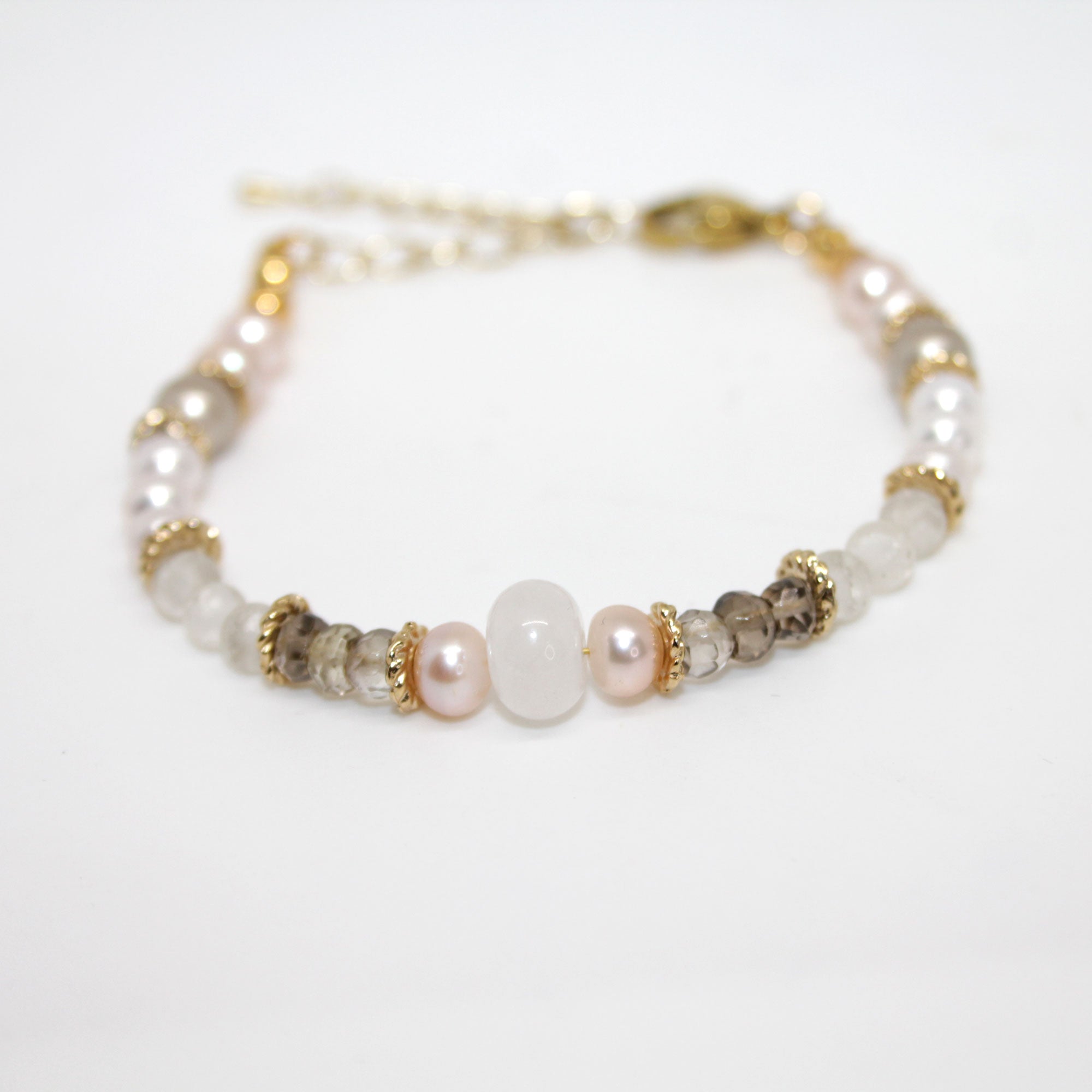 Edelsteinarmband Jade, Süsswasserperle und Rauchquarz handgefertigt in Österreich