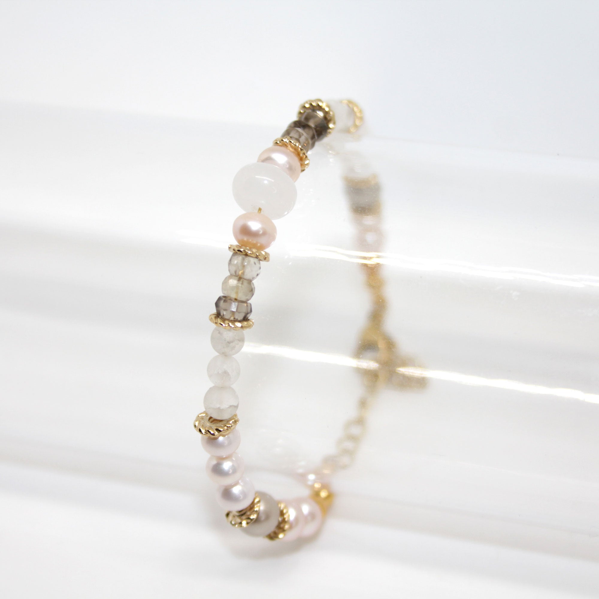 Edelsteinarmband Jade, Süsswasserperle und Rauchquarz handgefertigt in Österreich