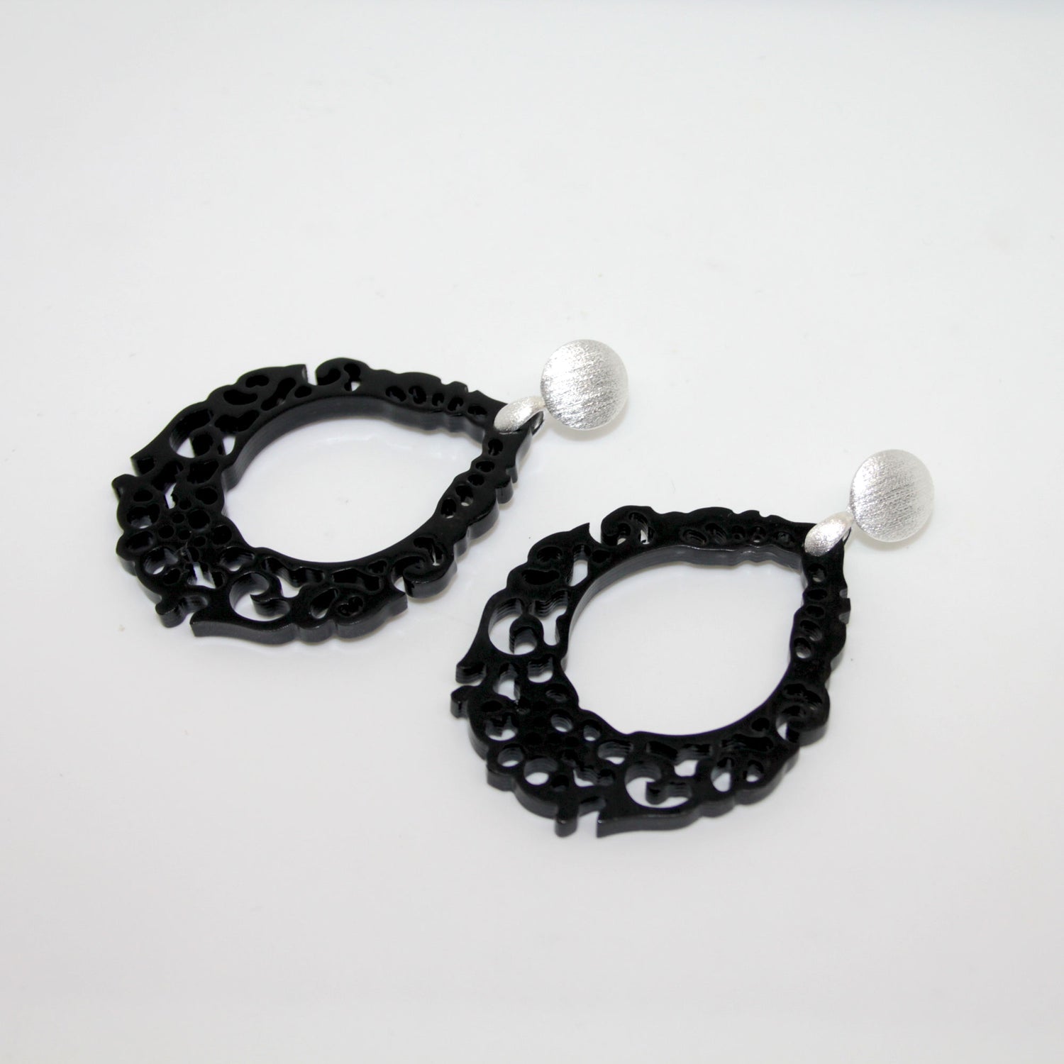 Hornohrring Blumentropfen Schwarz