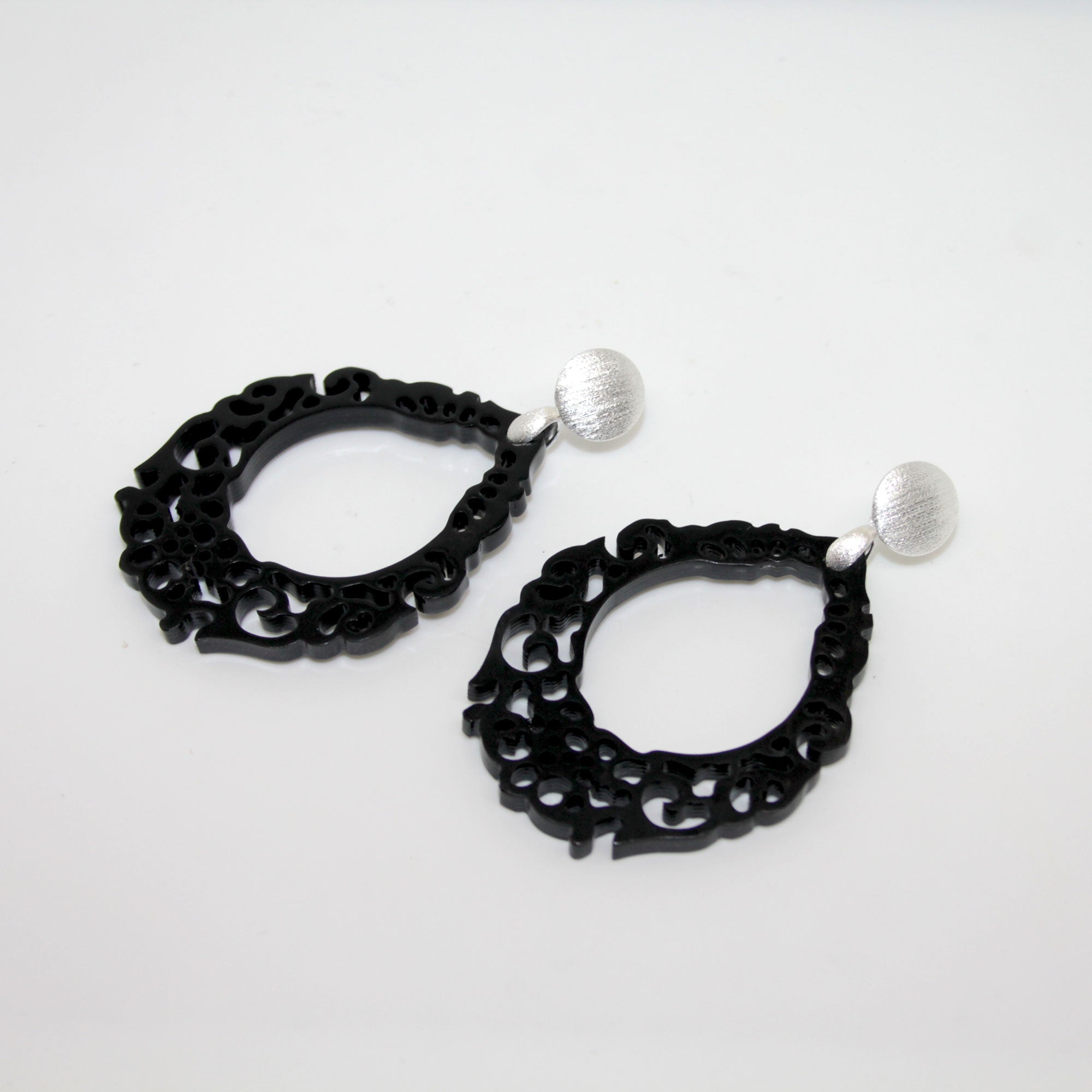 Hornohrring Blumentropfen Schwarz