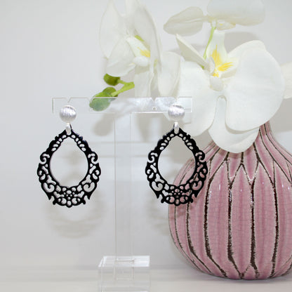 Hornohrring Blumentropfen Schwarz