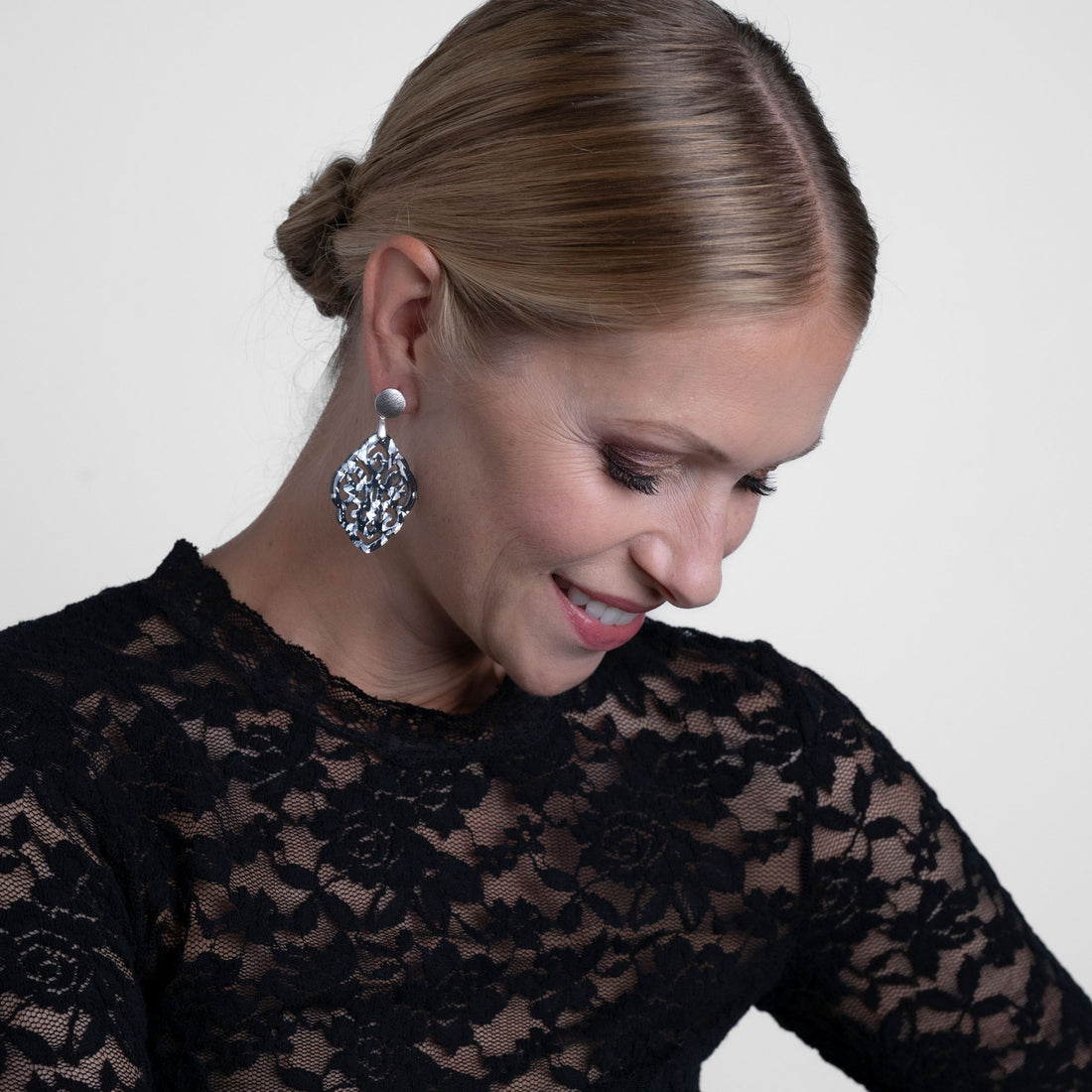 Jona Black Silver Ohrring