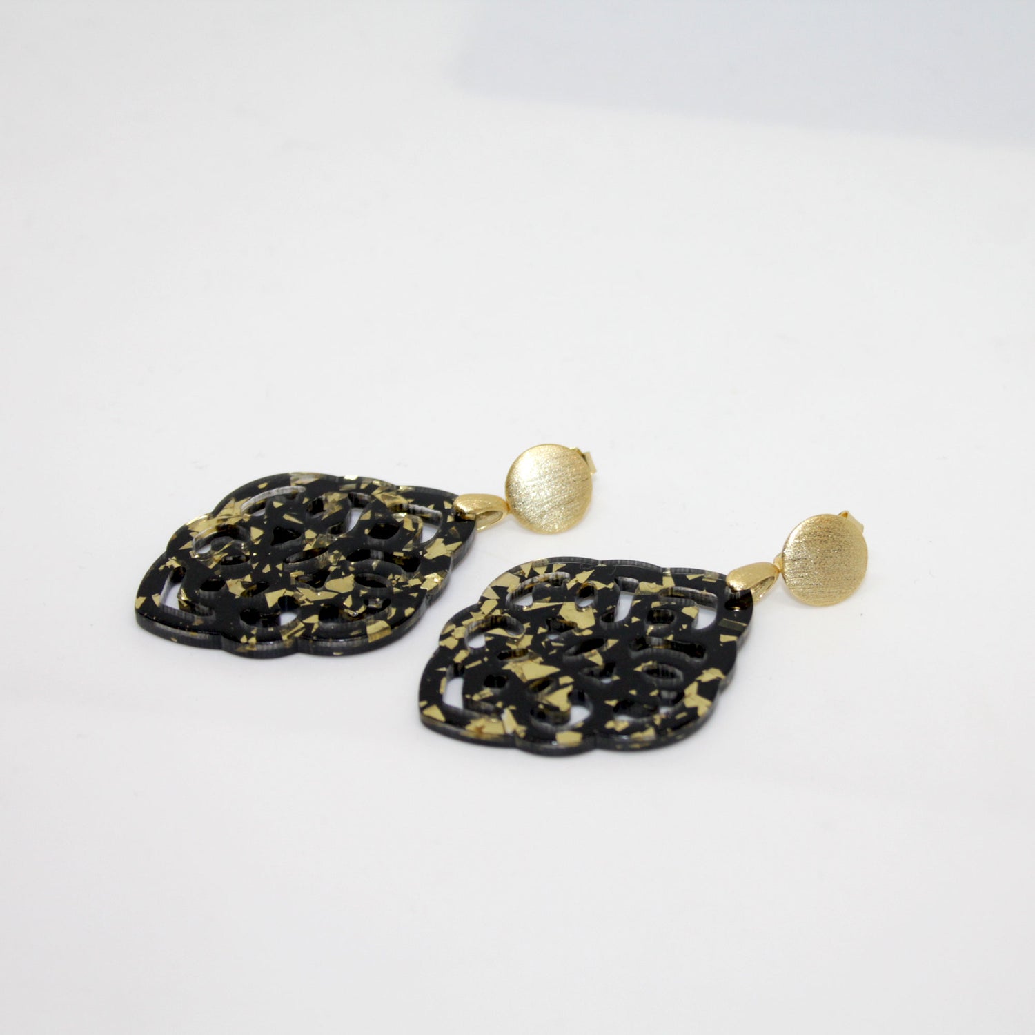 Jona Black Gold Ohrring