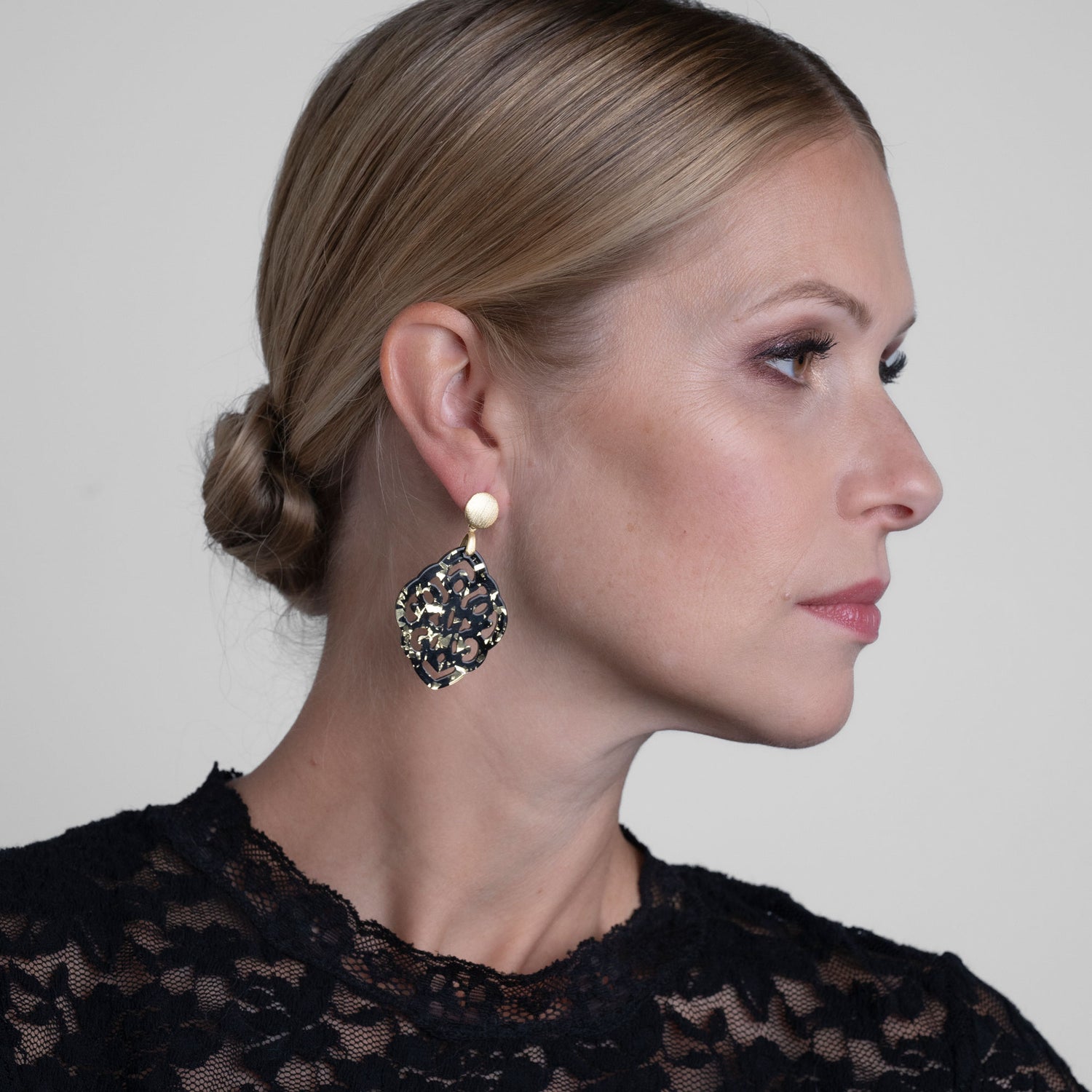 Jona Black Gold Ohrring