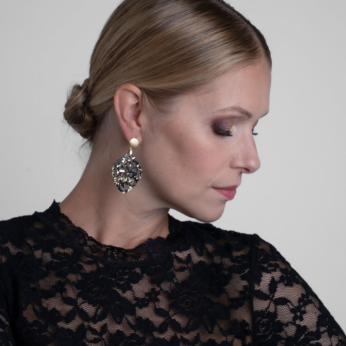 Jona Black Gold Ohrring