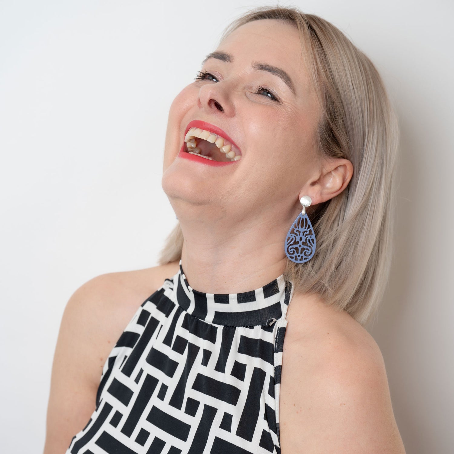 Drop helles Lila Hornohrringe