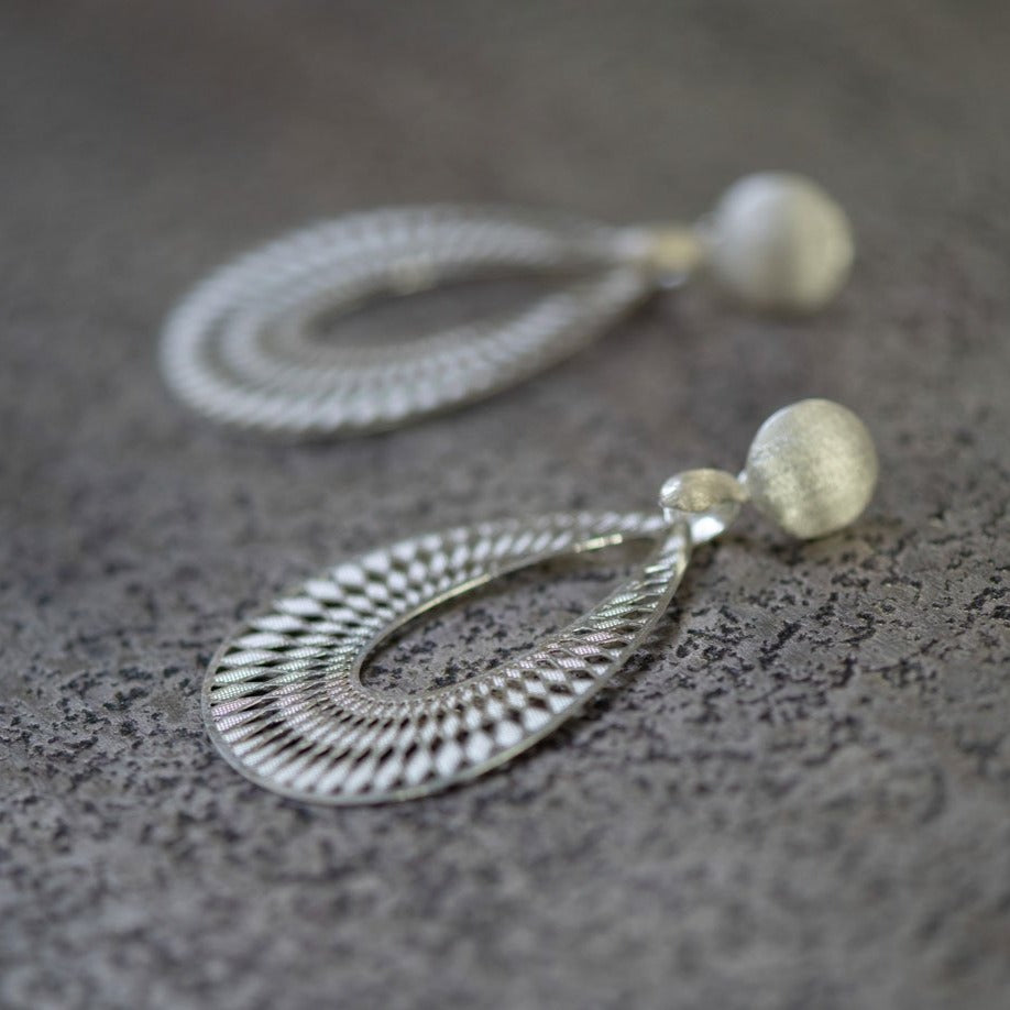 Lilly silber Ohrring